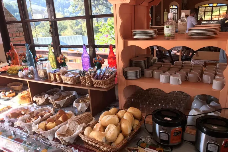 Café da manhã e refeições em Pousada Atalaia (Campos do Jordão)