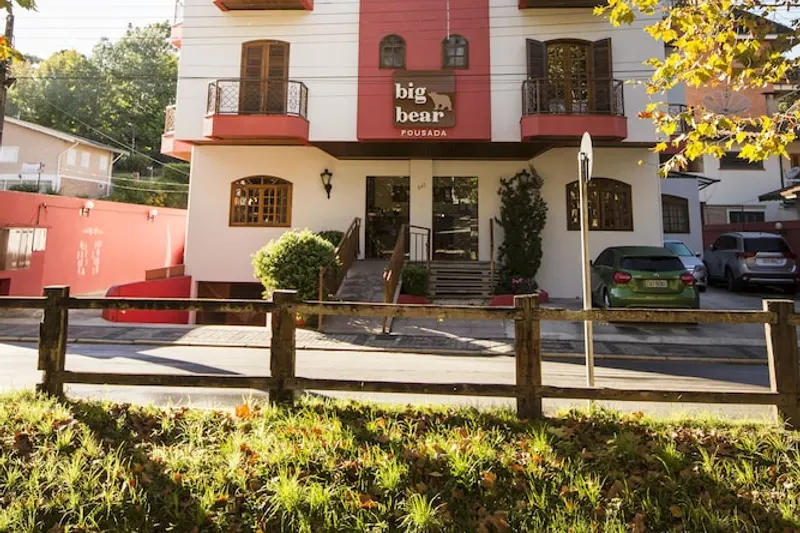 Pousada Big Bear: fachada, em Campos do Jordão