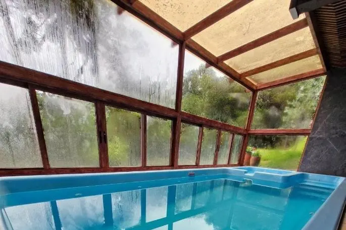 Pousada Cantinho da Serra CJ: piscina, em Campos do Jordão