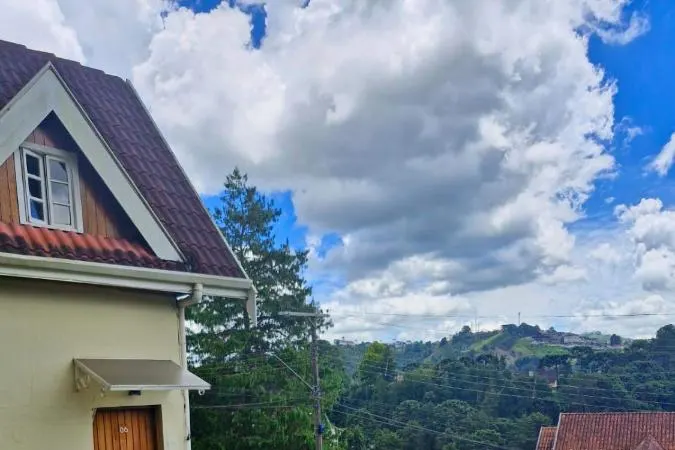 Pousada Cantinho da Serra CJ: vista a partir, em Campos do Jordão