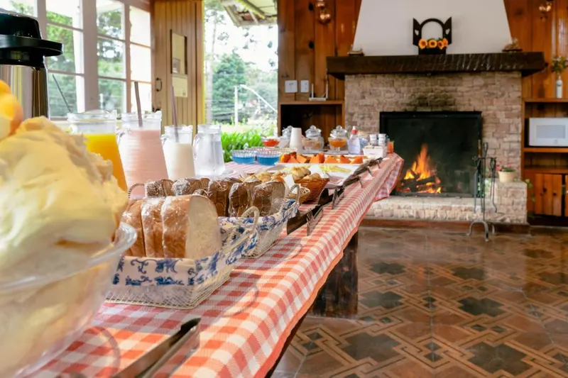 Café da manhã e refeições em Pousada Casa de Campos Capivari by Concavus (Campos do Jordão)