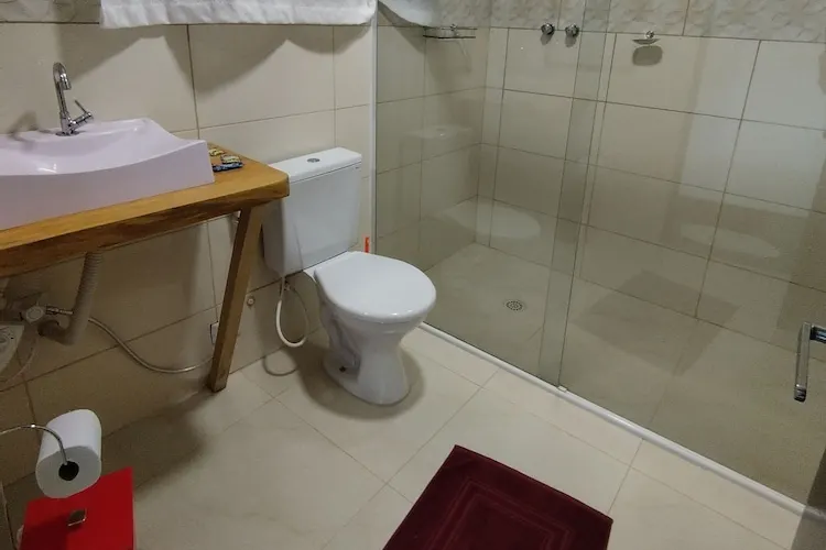 Banheiro em Pousada Casa Redonda (Campos do Jordão)