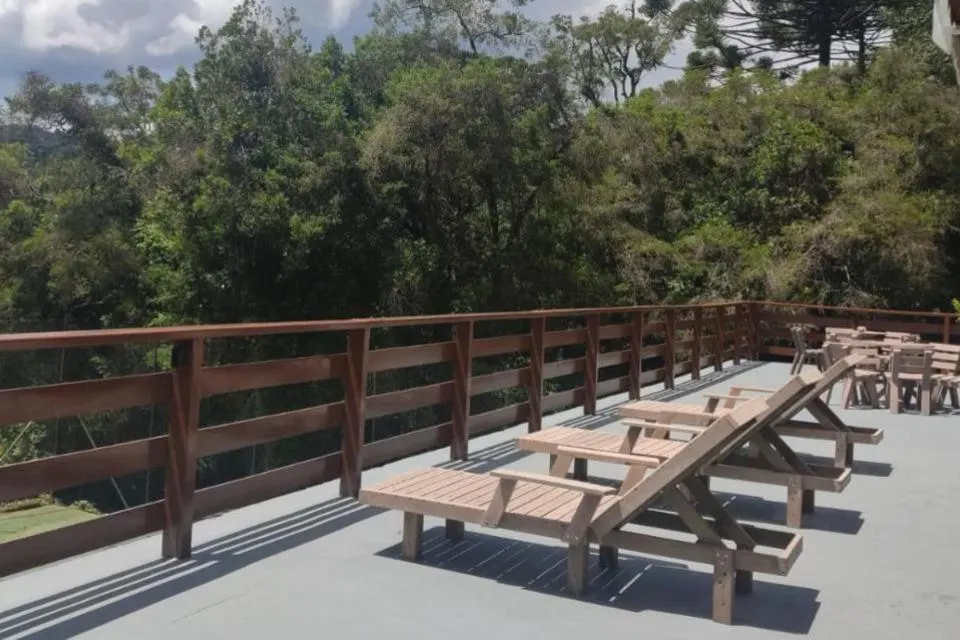 Pousada Chateau Dos Fontes: área externa, em Campos do Jordão