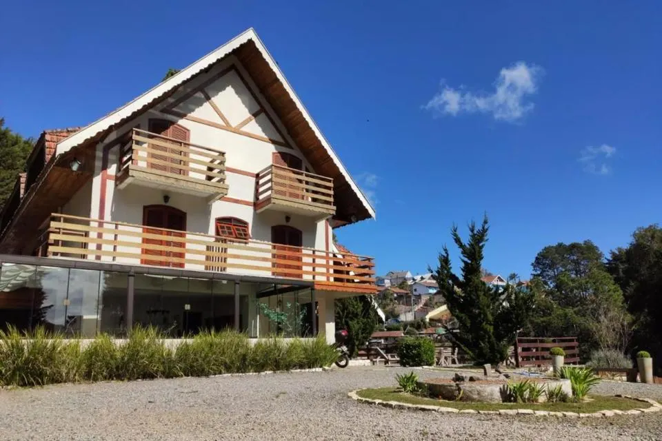 Pousada Chateau Dos Fontes: fachada, em Campos do Jordão