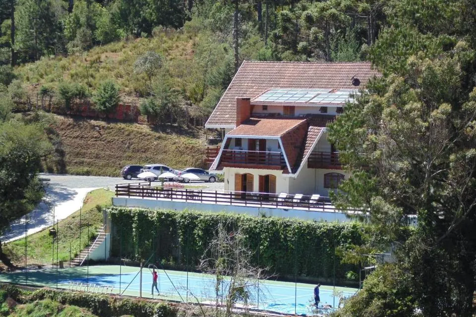 Pousada Chateau Dos Fontes: piscina, em Campos do Jordão