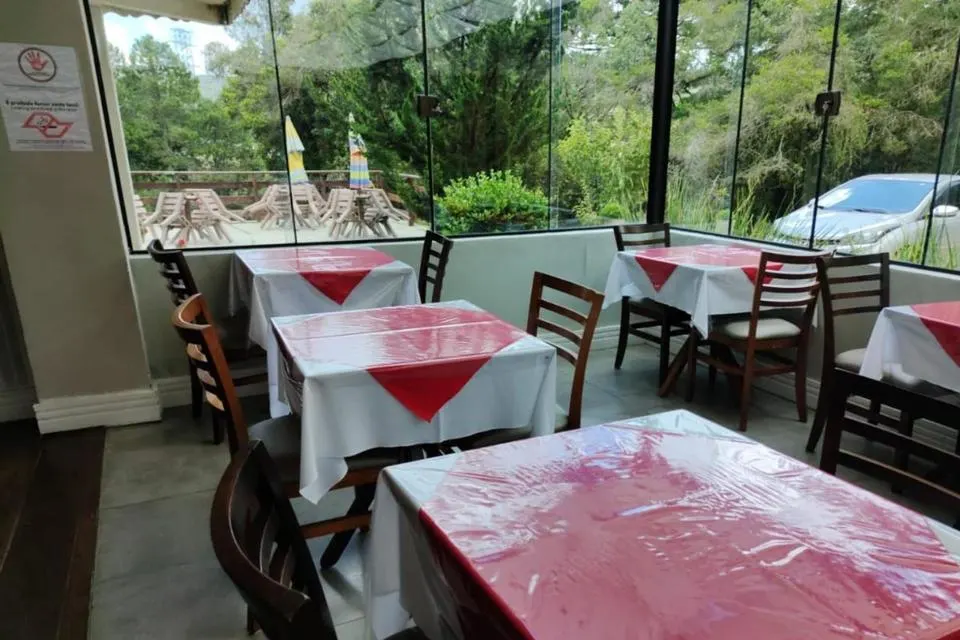 Café da manhã e refeições em Pousada Chateau Dos Fontes (Campos do Jordão)