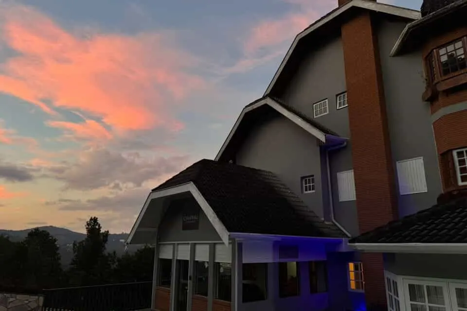 Pousada Chateau Elegance: fachada, em Campos do Jordão
