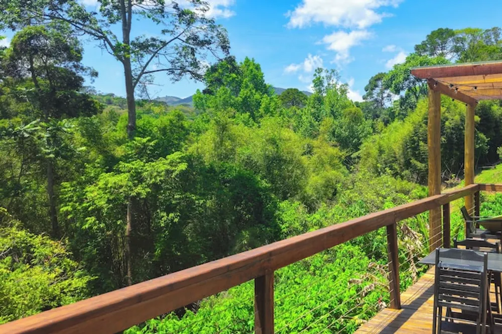 Pousada Cores e Flores da Serra: área externa, em Santo Antônio do Pinhal