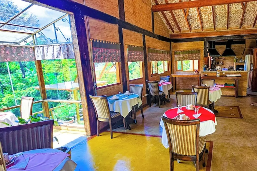 Café da manhã e refeições em Pousada Cores e Flores da Serra (Santo Antônio do Pinhal)