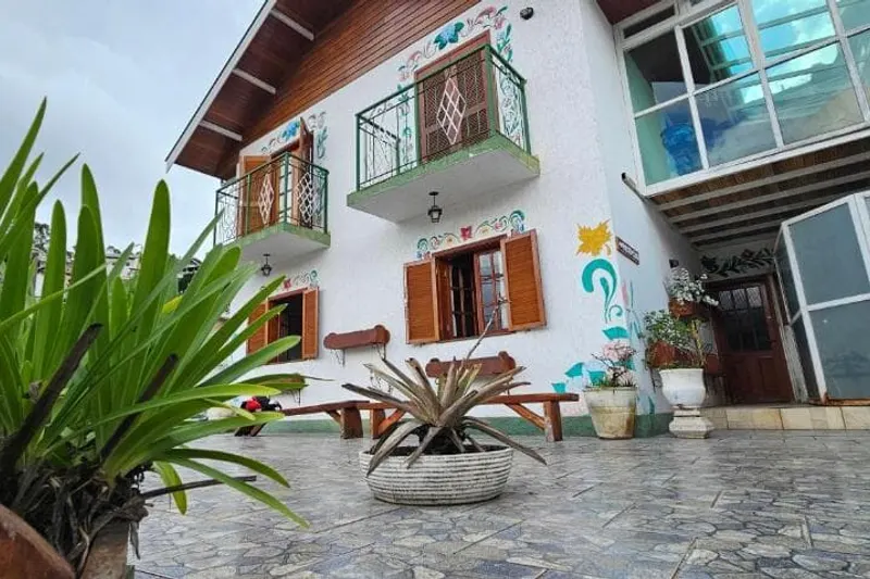 Pousada D Paula: fachada, em Campos do Jordão