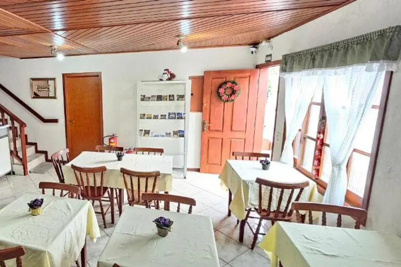 Café da manhã e refeições em Pousada D Paula (Campos do Jordão)