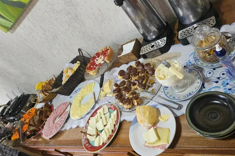 Café da manhã e refeições em Pousada D Paula (Campos do Jordão)