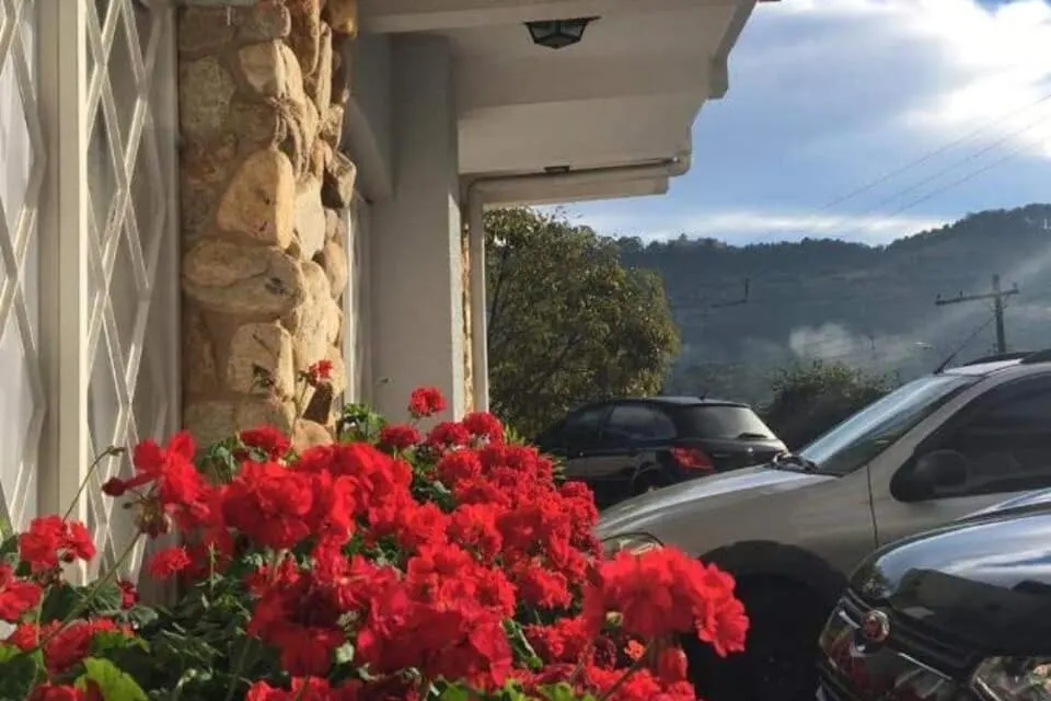 Pousada Doce Vida: área externa, em Campos do Jordão