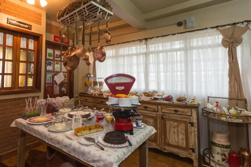 Café da manhã e refeições em Pousada Jardon (Campos do Jordão)