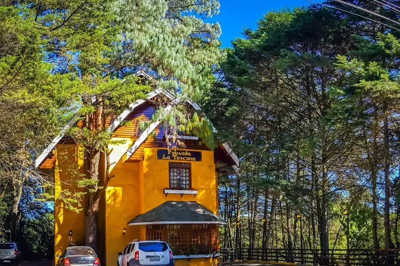 Pousada La Toscana: fachada, em Campos do Jordão