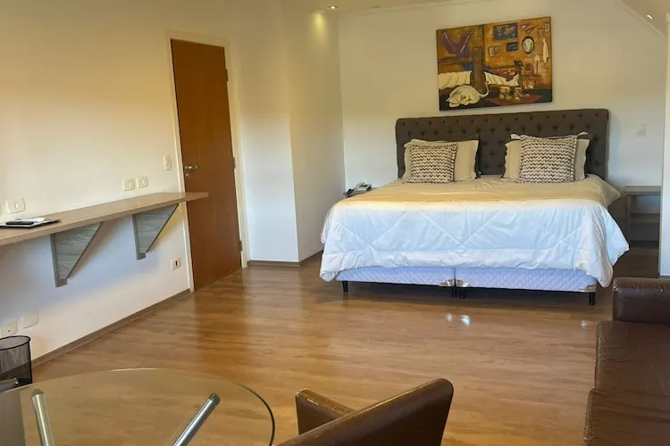 Quarto em Pousada Moderna (Campos do Jordão)