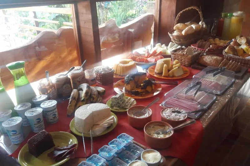 Café da manhã e refeições em Pousada Pinhalense (Santo Antônio do Pinhal)