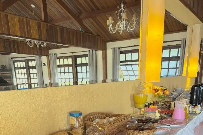 Café da manhã e refeições em Pousada Portal das Cerejeiras (Campos do Jordão)