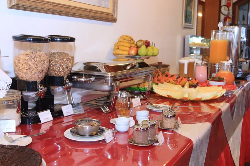 Café da manhã e refeições em Pousada Recanto Almeida (Campos do Jordão)