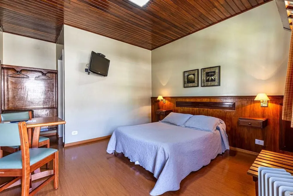 Quarto em Pousada Saint Gallen (Campos do Jordão)