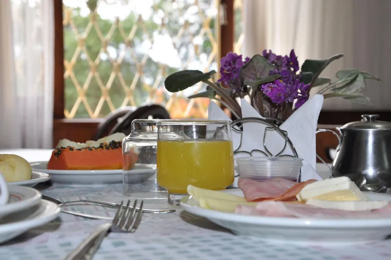 Café da manhã e refeições em Pousada Sino Dos Ventos (Campos do Jordão)