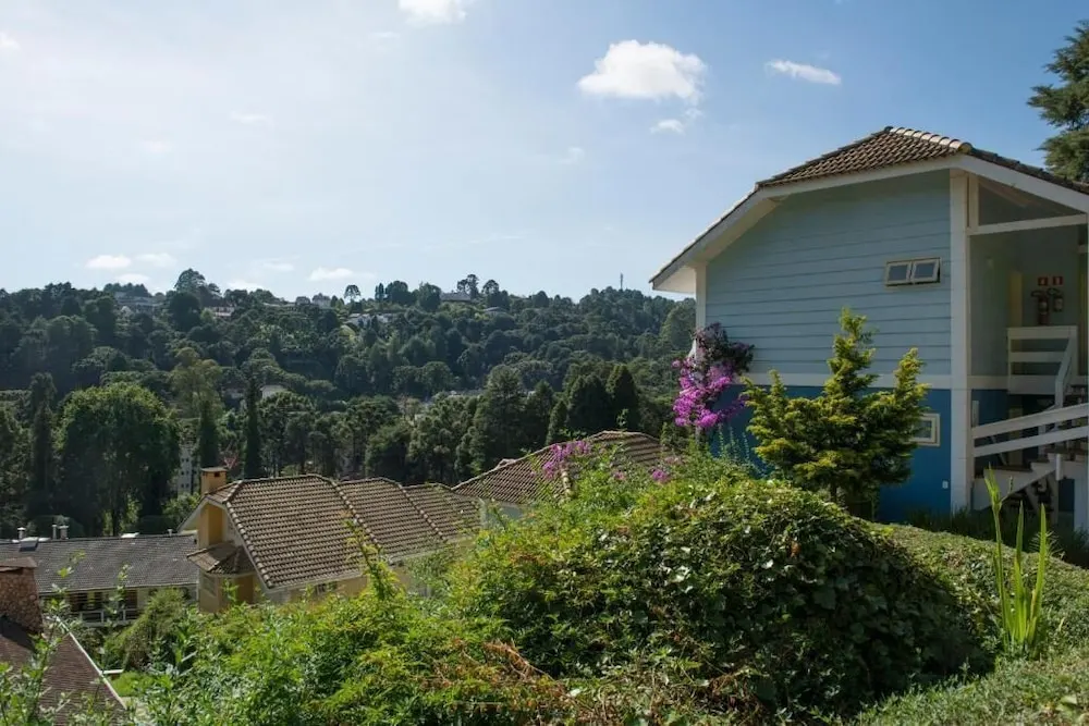 Pousada Vila Das Cores: área externa, em Campos do Jordão