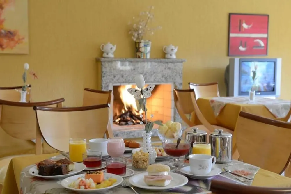 Pousada Vila Das Cores: café da manhã e refeições, em Campos do Jordão