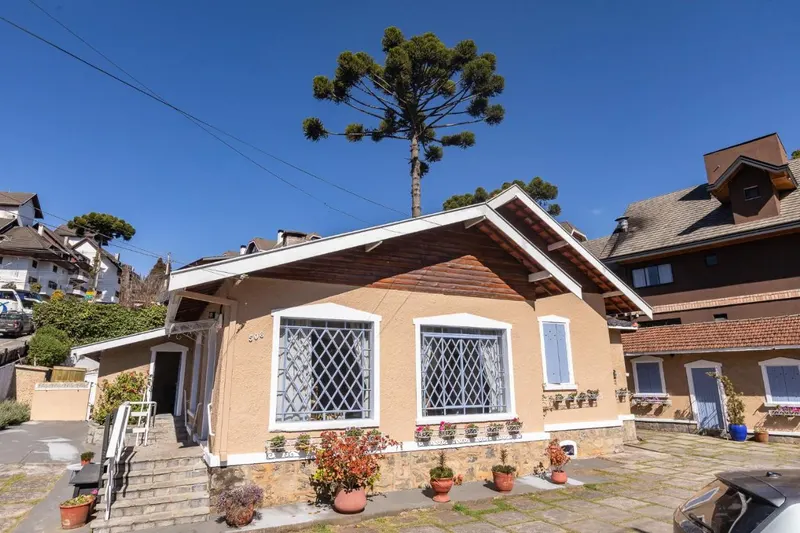 Pousada Vila Tio Lé: fachada, em Campos do Jordão