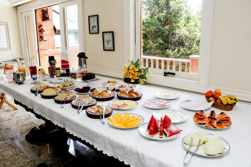Café da manhã e refeições em Pousada Villa da Esperanca (Campos do Jordão)