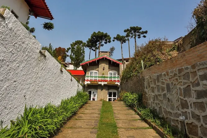 Pousada Villaggio di Roma: área externa, em Campos do Jordão