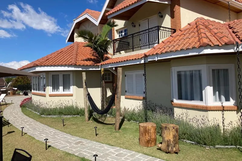 Pousada Ville Le Mont: área externa, em Campos do Jordão