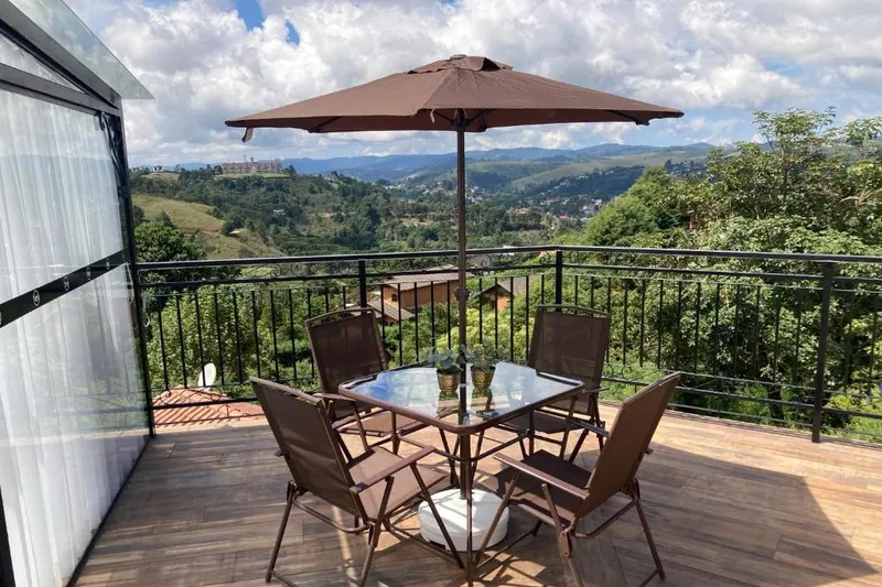 Pousada Ville Le Mont: área externa, em Campos do Jordão