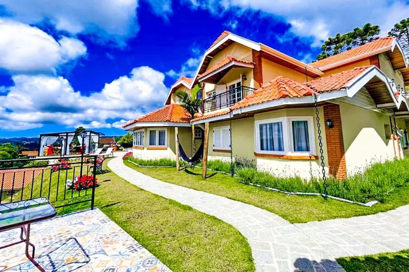 Pousada Ville Le Mont: fachada, em Campos do Jordão