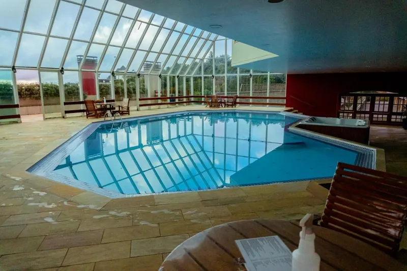 Quatre Saisons: piscina, em Campos do Jordão