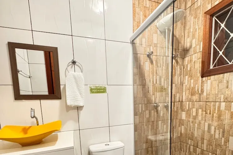 Banheiro em Recanto Dos Marcelinos Suites (Campos do Jordão)