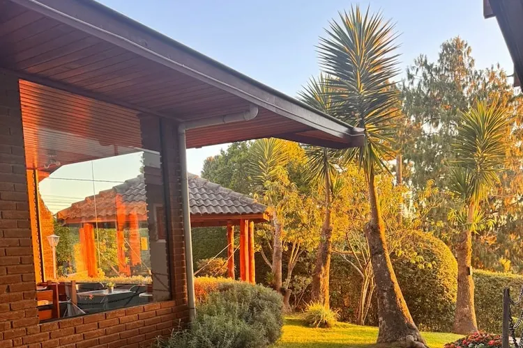 Recanto Dos Marcelinos Suites: área externa, em Campos do Jordão