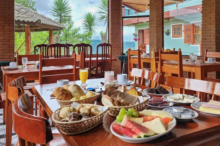Café da manhã e refeições em Recanto Dos Marcelinos Suites (Campos do Jordão)