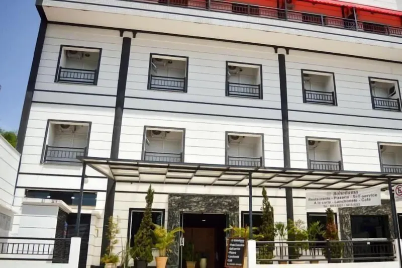 Rohedama Hotel: fachada, em Guaratinguetá