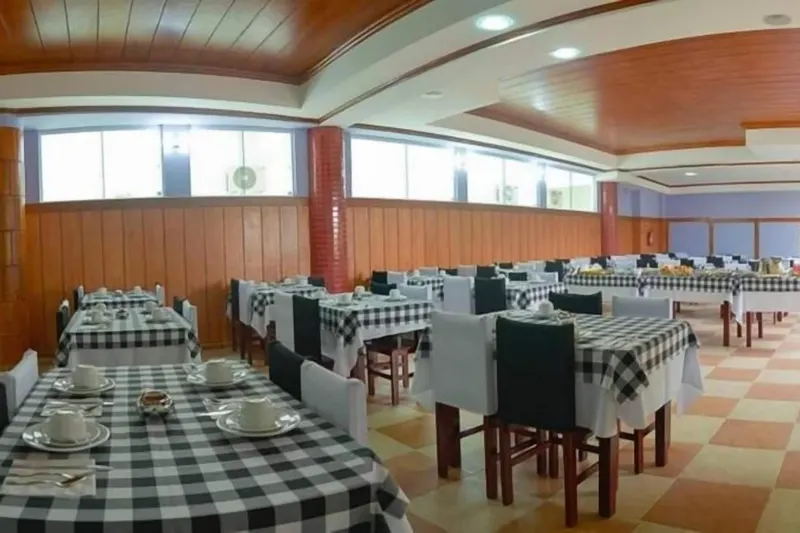 Café da manhã e refeições em Rohedama Hotel (Guaratinguetá)