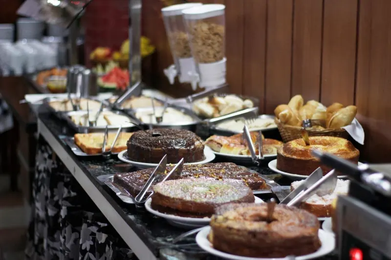 Café da manhã e refeições em Rohedama Hotel (Guaratinguetá)