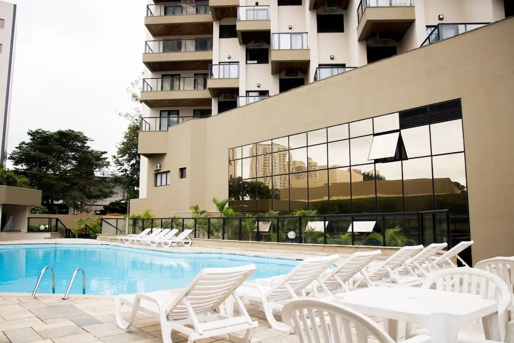 Summit Flat Service: piscina, em São José dos Campos