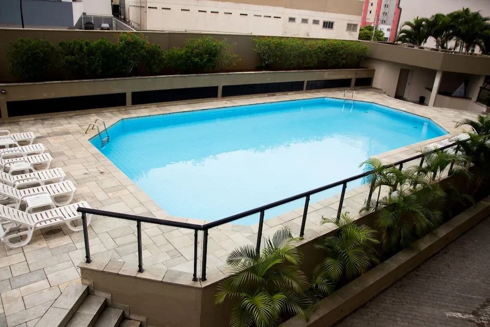 Summit Flat Service: piscina, em São José dos Campos