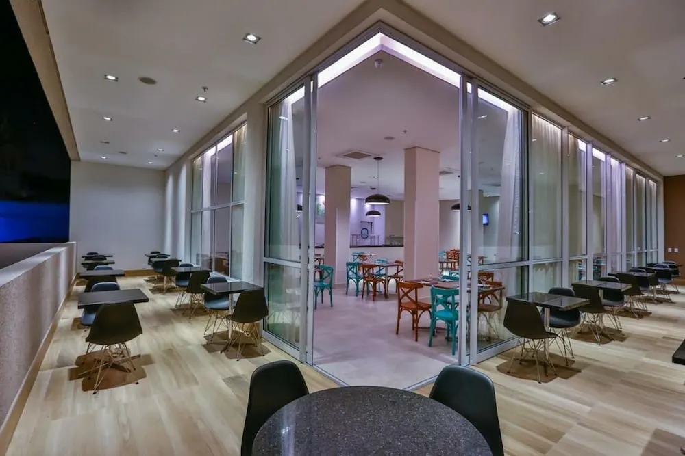 Café da manhã e refeições em Summit Suítes Hotel Pindamonhangaba (Pindamonhangaba)