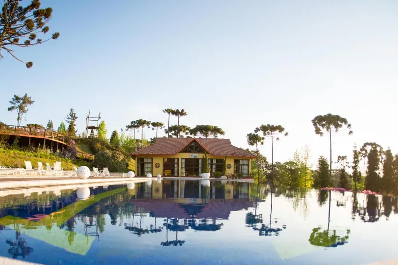 Surya-Pan Hotel & Eventos: piscina, em Campos do Jordão