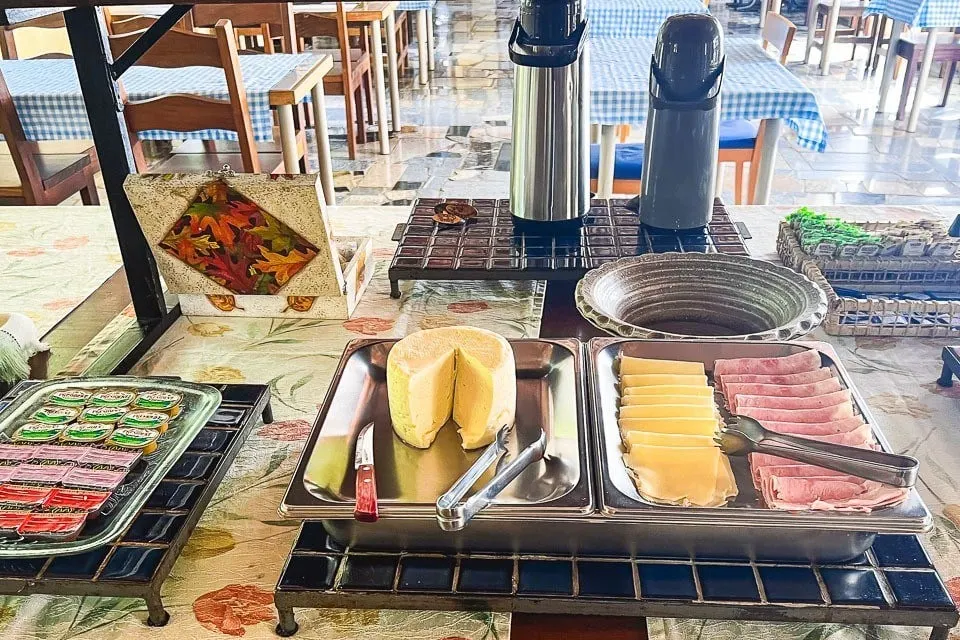 Café da manhã e refeições em VELINN Pousada Cesar (Santo Antônio do Pinhal)