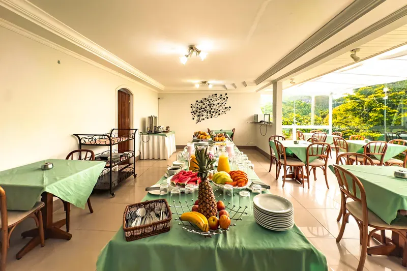 Café da manhã e refeições em VELINN Pousada Chateau do Luar Prime (Campos do Jordão)
