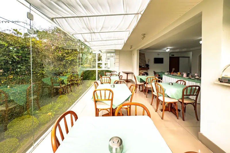 Café da manhã e refeições em VELINN Pousada Chateau do Luar Prime (Campos do Jordão)