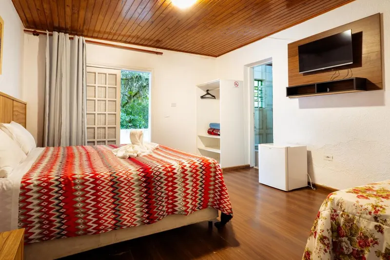 Quarto em Velinn Pousada Flores do Capivari (Campos do Jordão)
