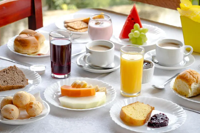 Café da manhã e refeições em Velinn Pousada Flores do Capivari (Campos do Jordão)