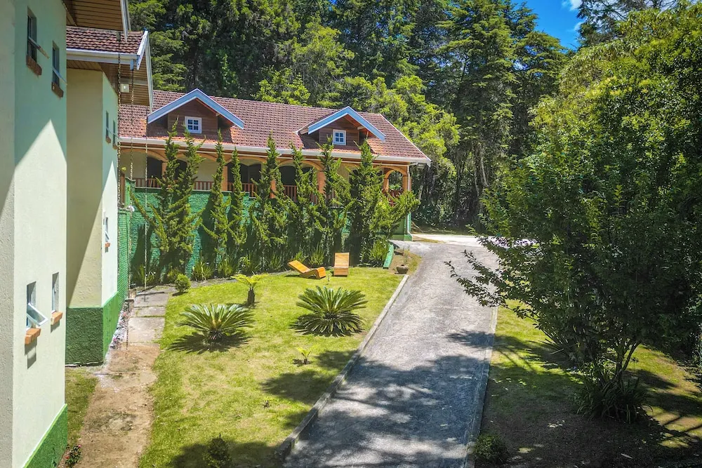 VELINN Pousada Vila Floratta: área externa, em Campos do Jordão